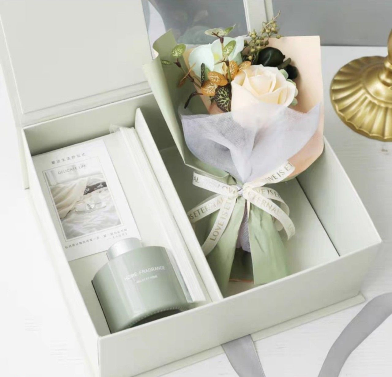 HỘP QUÀ TẶNG NƯỚC HOA KÈM BÓ HOA KHÔ TÚI XÁCH