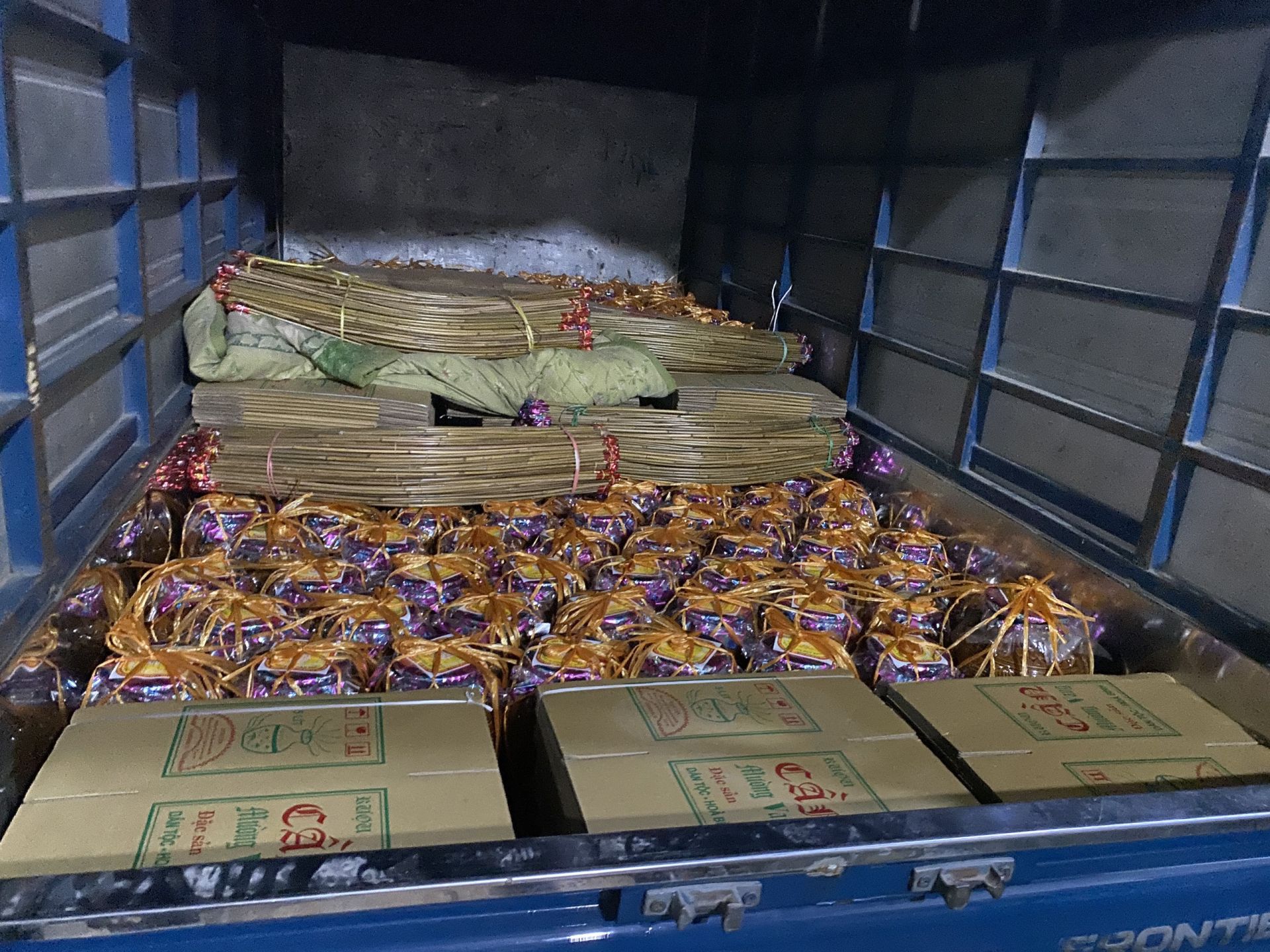 RƯỢU CẦN - TẶNG 5 CÂY ỐNG HÚT 