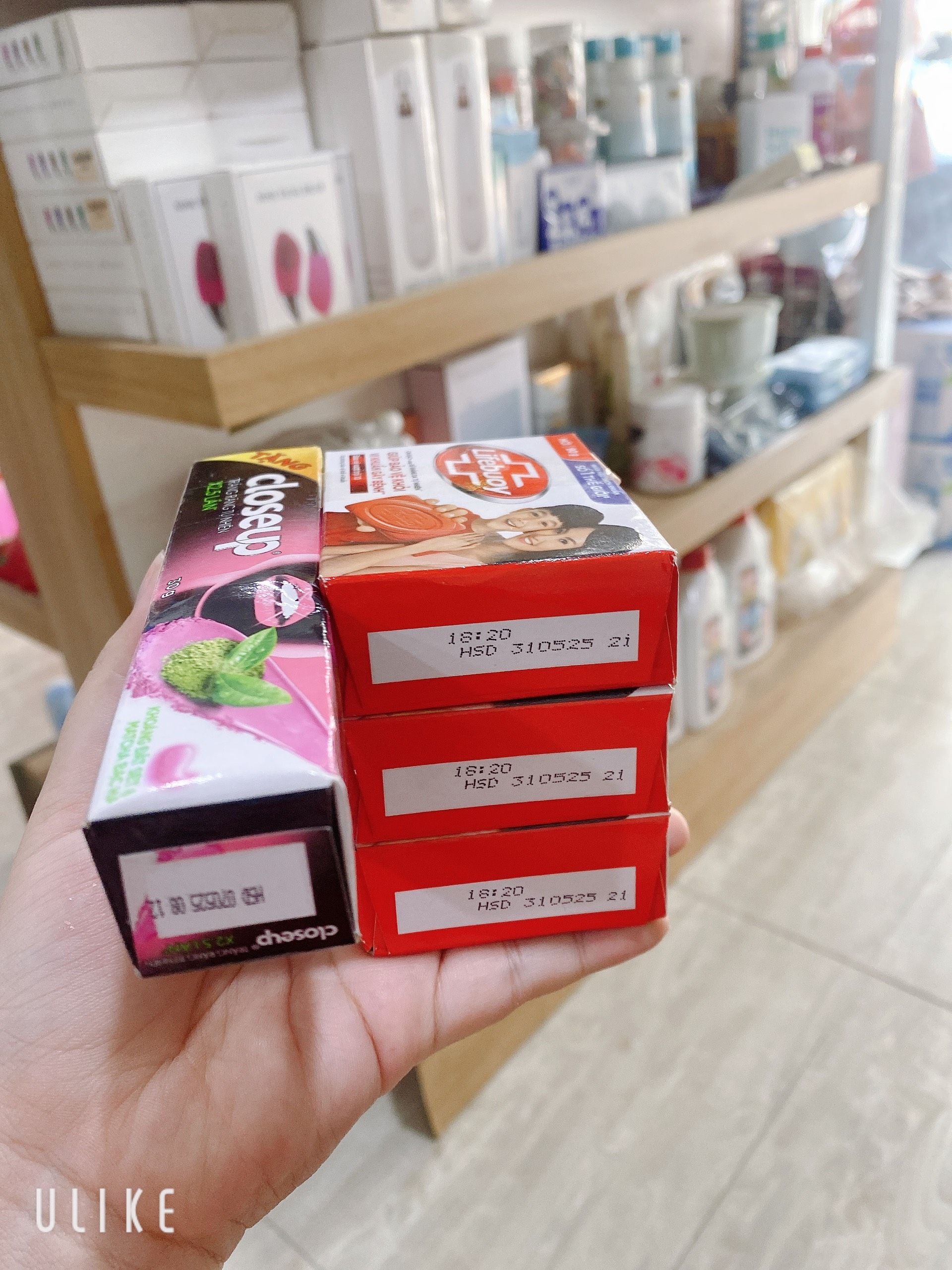 Xà bông Lifebouy - set 3 cục + 1 kem đánh răng 