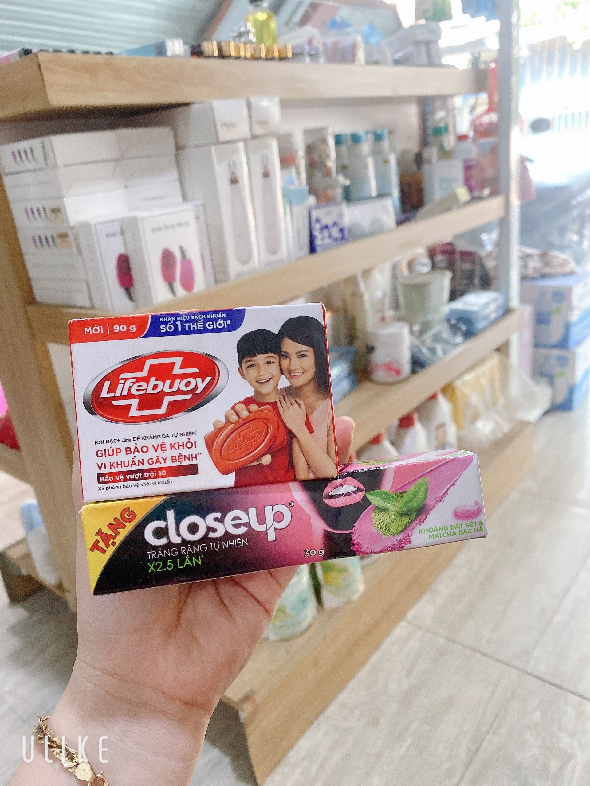 Xà bông Lifebouy - set 3 cục + 1 kem đánh răng 