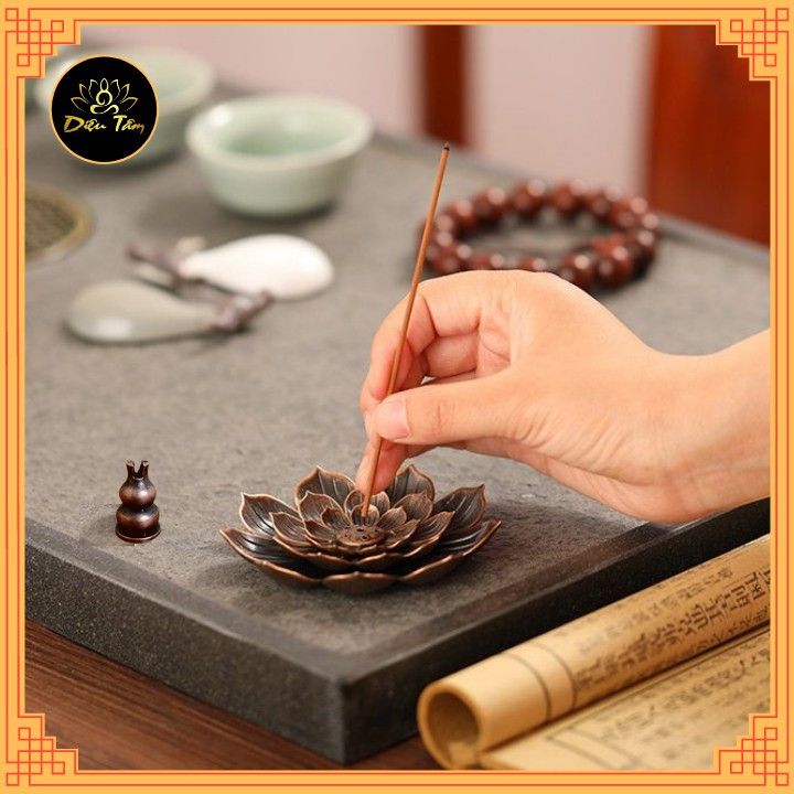 CHÂN CẮM HƯƠNG ĐỒNG HÌNH HOA SEN CỔ