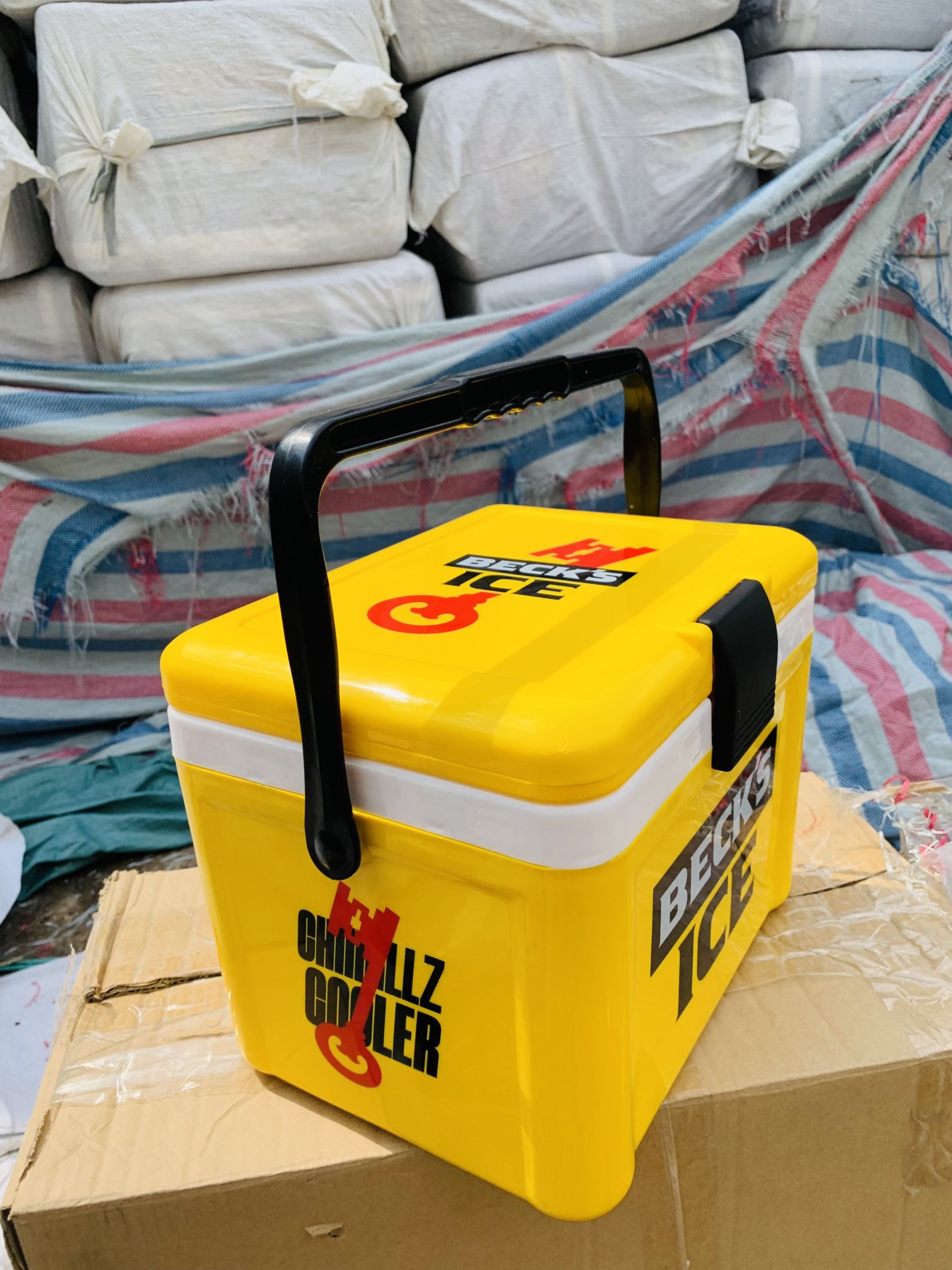 THÙNG ĐÁ KHUYẾN MÃI BECK ICE 8 Lít