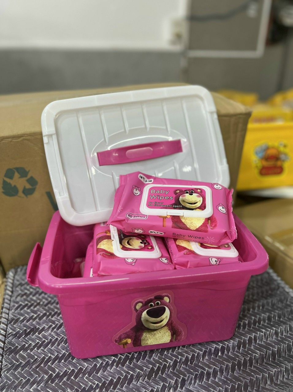 Khăn giấy ướt gấu dâu - Thùng