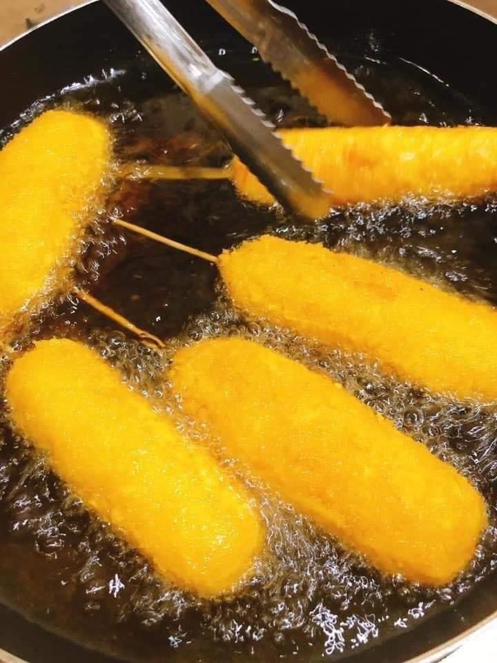 Hot dog phô mai - KHAY